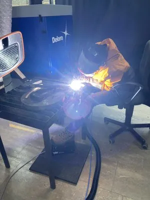 Ein Meticsa Mitarbeiter testet die Basic Line